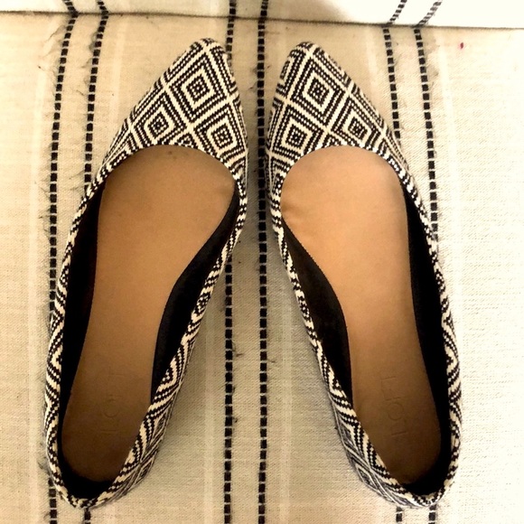 Black & White Pointed Toe LOFT Flats - Picture 1 of 8